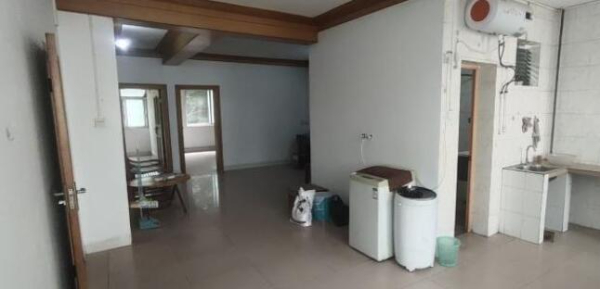 江滨一路前排出租3房2厅套间,租金低,拎包入住 江滨一路前排出租3房2厅套间,租金低,拎包入住