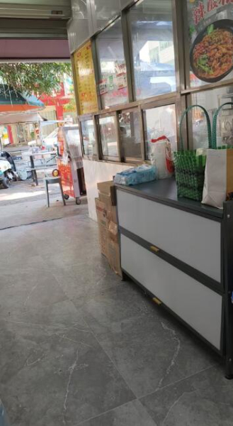 转让空铺或整体高中路夜市临街八哥酸辣粉店 转让空铺或整体高中路夜市临街八哥酸辣粉店