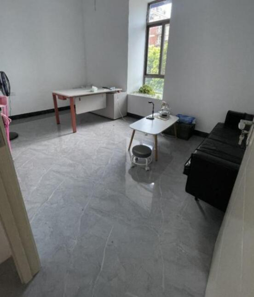 龙景区碧桂园翡翠郡毗邻百高和竹洲商业广场的110平旺铺出租 龙景区碧桂园翡翠郡毗邻百高和竹洲商业广场的110平旺铺出租