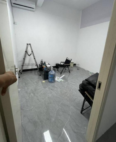 龙景区碧桂园翡翠郡毗邻百高和竹洲商业广场的110平旺铺出租 龙景区碧桂园翡翠郡毗邻百高和竹洲商业广场的110平旺铺出租