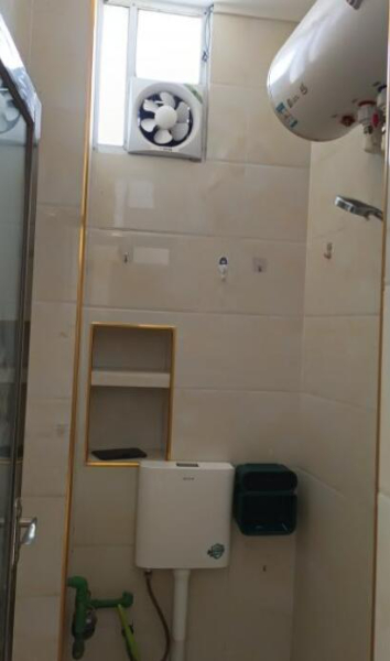 城东大道万达广场对面七塘加油站旁有单间及一房一厅招租 城东大道万达广场对面七塘加油站旁有单间及一房一厅招租