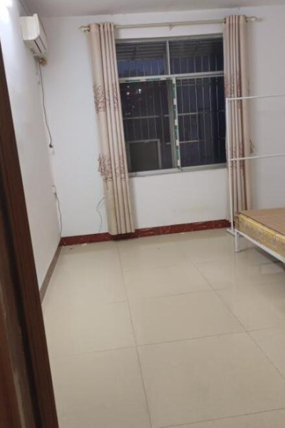 城东大道万达广场对面七塘加油站旁有单间及一房一厅招租 城东大道万达广场对面七塘加油站旁有单间及一房一厅招租