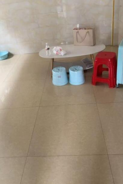 城东大道万达广场对面七塘加油站旁有单间及一房一厅招租 城东大道万达广场对面七塘加油站旁有单间及一房一厅招租