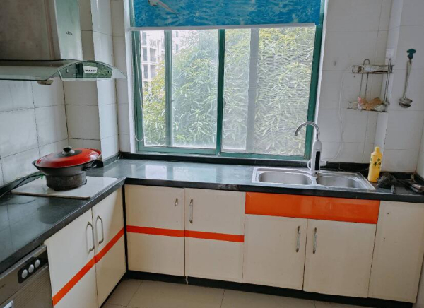 阳光一期3室 2厅 2卫12000元/年 阳光一期3室 2厅 2卫12000元/年