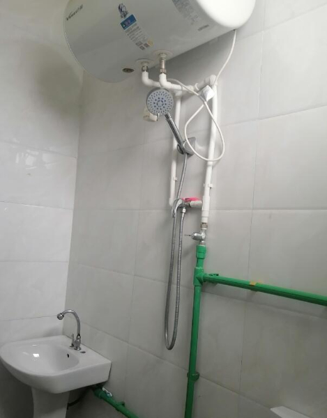 单间配套出租,300元押一付一,地址位于闽盛家居与新环球附近 单间配套出租,300元押一付一,地址位于闽盛家居与新环球附近