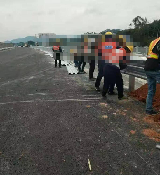 广西公路护栏钦州高速公路招聘工人10名 广西公路护栏钦州高速公路招聘工人10名