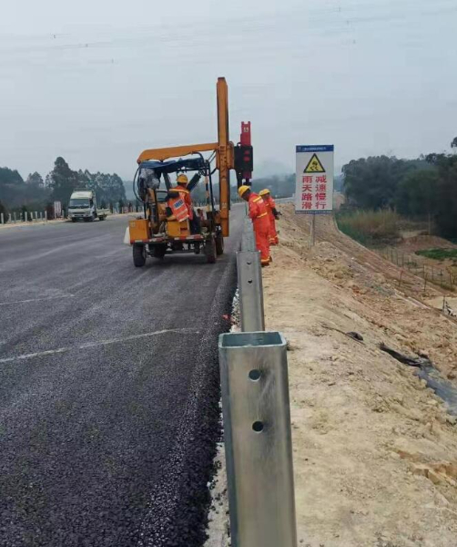 广西公路护栏钦州高速公路招聘工人10名 广西公路护栏钦州高速公路招聘工人10名