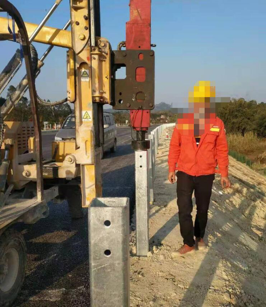 广西公路护栏钦州高速公路招聘工人10名 广西公路护栏钦州高速公路招聘工人10名