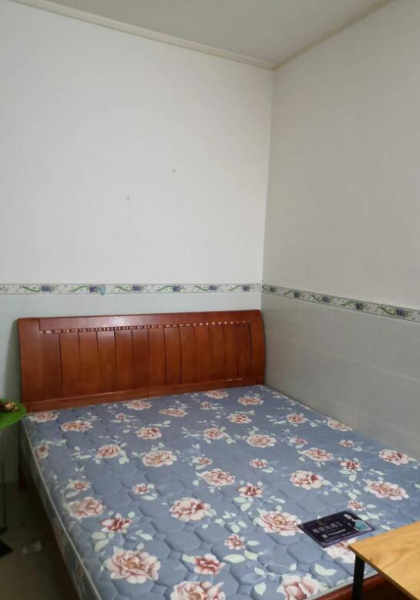 恒宁城市广场斜对面有一房一厅及单间配套出租 恒宁城市广场斜对面有一房一厅及单间配套出租