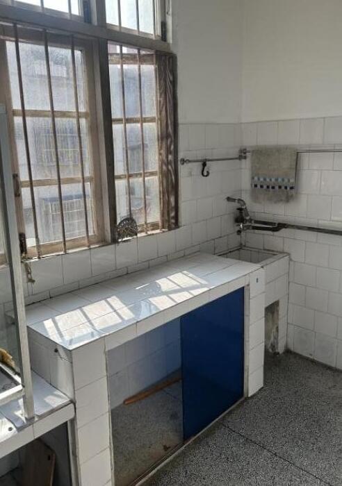 百色市中山二路电信大院两房两厅出租 百色市中山二路电信大院两房两厅出租