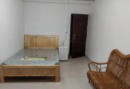 百色农校大门正对面居民房有单间出租 百色农校大门正对面居民房有单间出租