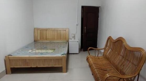 百色农校大门正对面居民房有单间出租 百色农校大门正对面居民房有单间出租