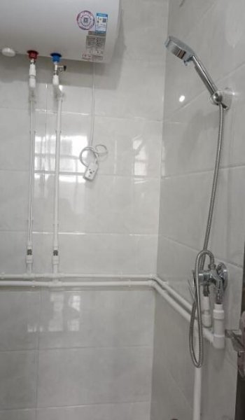 新百色高中南门斜对面大湾村上芹屯一房一厅单间配套出租 新百色高中南门斜对面大湾村上芹屯一房一厅单间配套出租